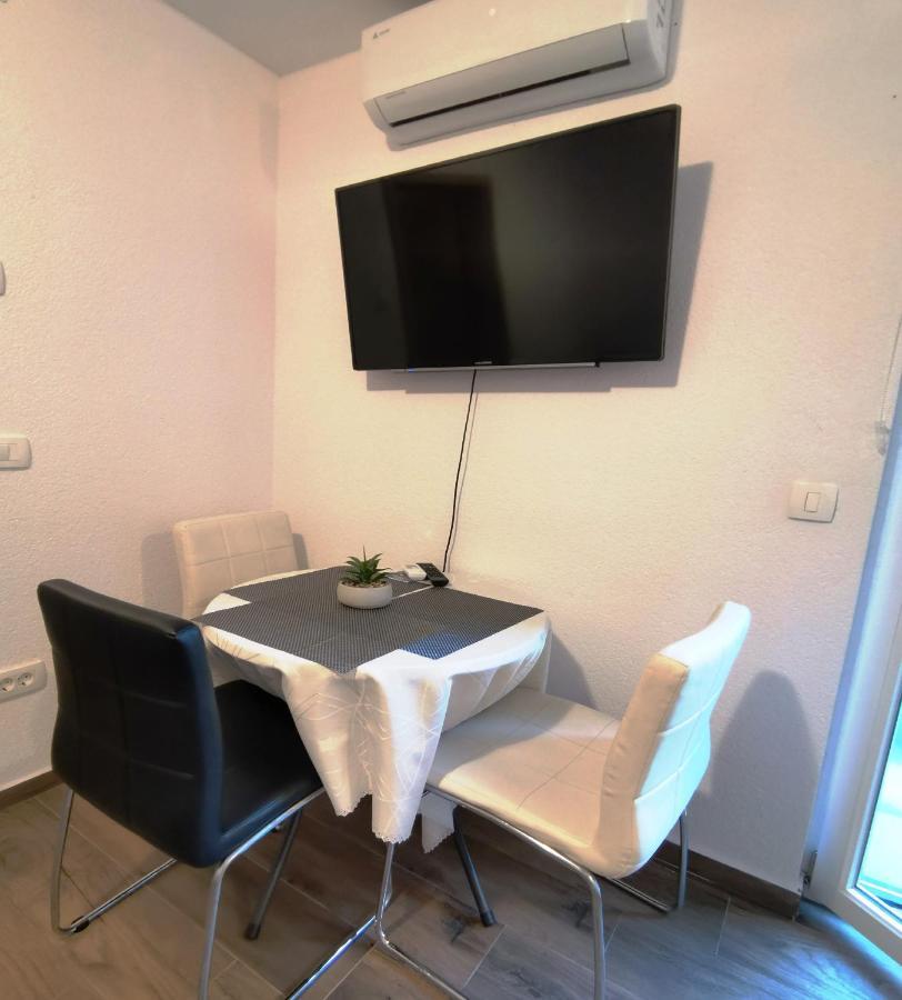 Hana Mare Apartment *